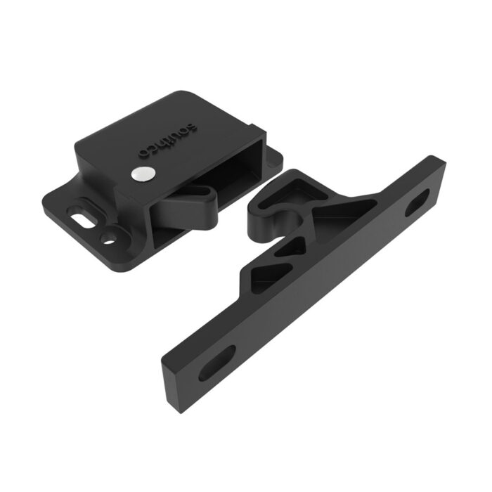 Push to close latch